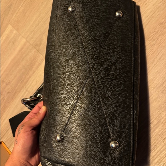 Louis Vuitton Monogram Carmel Mahina Hobo Bag - Picture 16 of 16